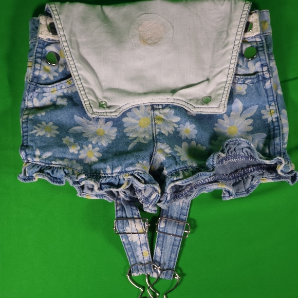 NWOT Floral Denim Overall Shorts for Kids 3T Bundle And SAVE‼️ - Picture 3 of 5